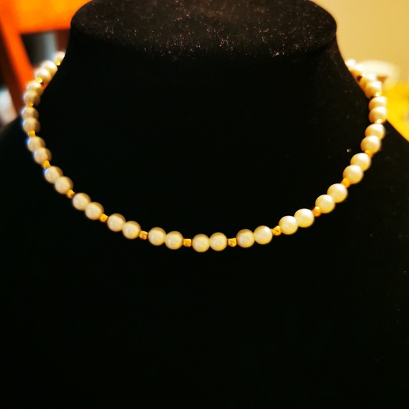 Vintage Faux Pearl and Gold Tone Necklace with Pearl Enhancer Pendant - Picture 6 of 15